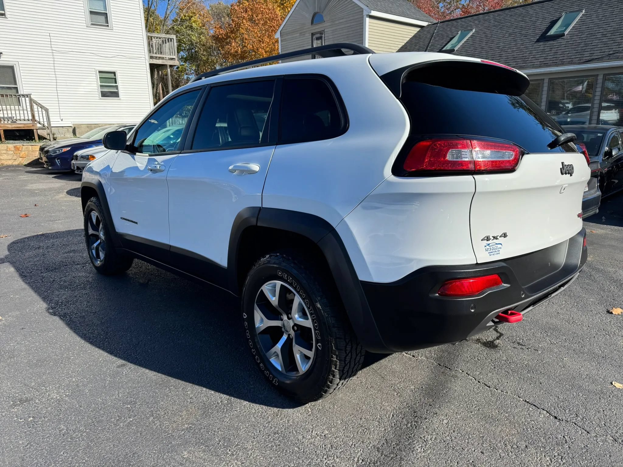 Used 2015 Jeep Cherokee Trailhawk w/ Comfort/Convenience Group AWD/4WD image 5