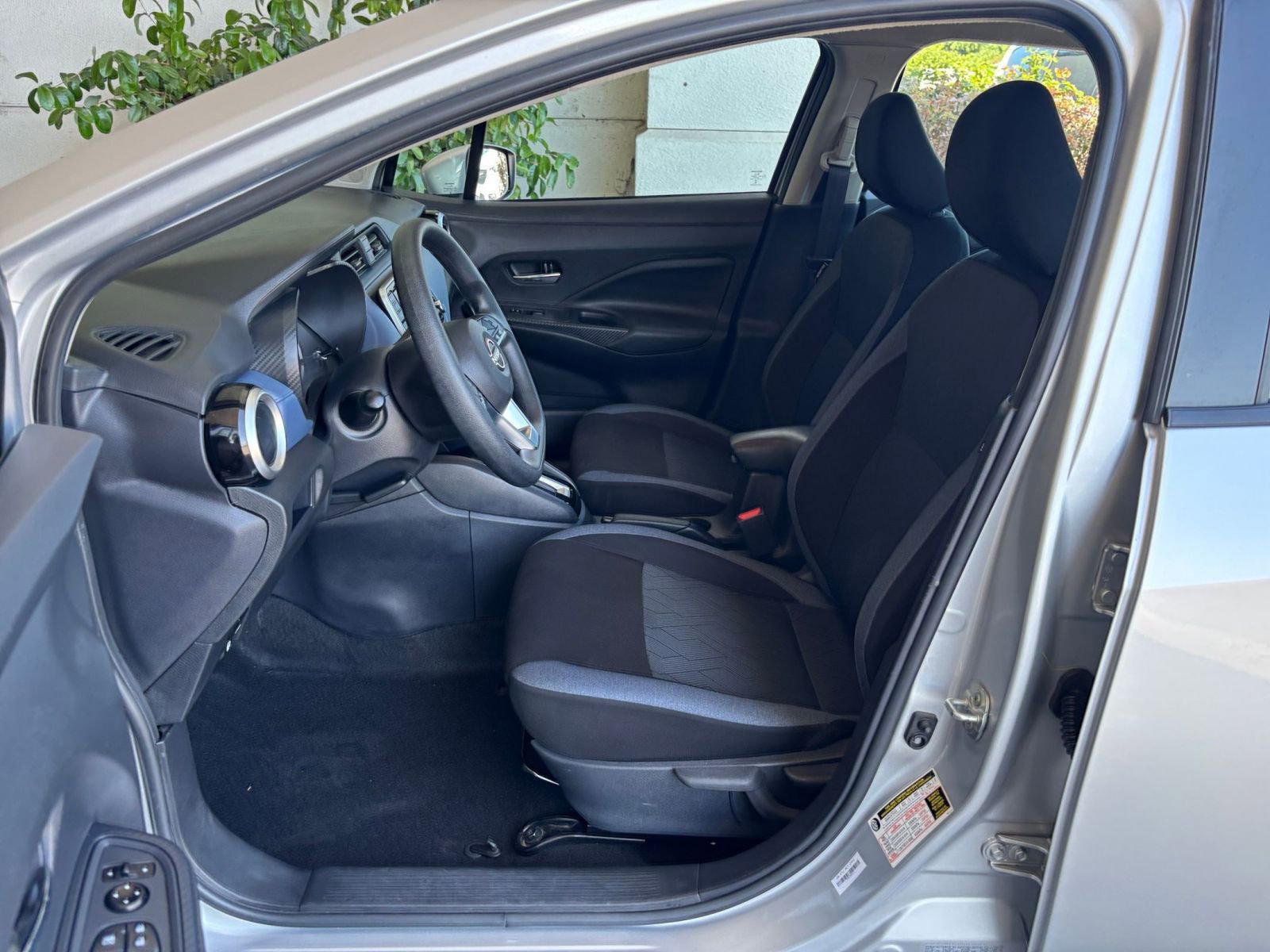 Used 2025 Nissan Versa SV FWD image 27