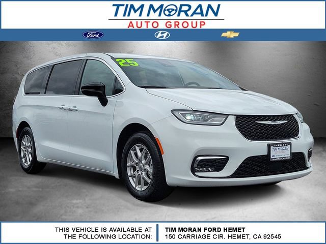 Used 2025 Chrysler Pacifica Select FWD image 1