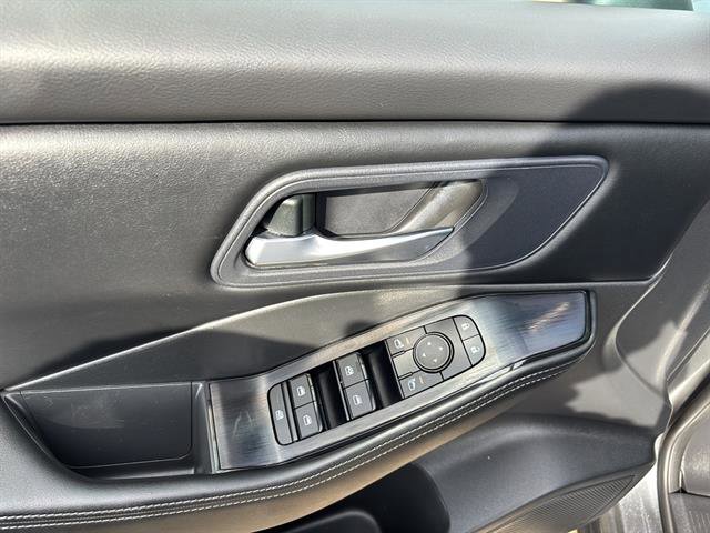 Used 2024 Nissan Rogue SV image 14