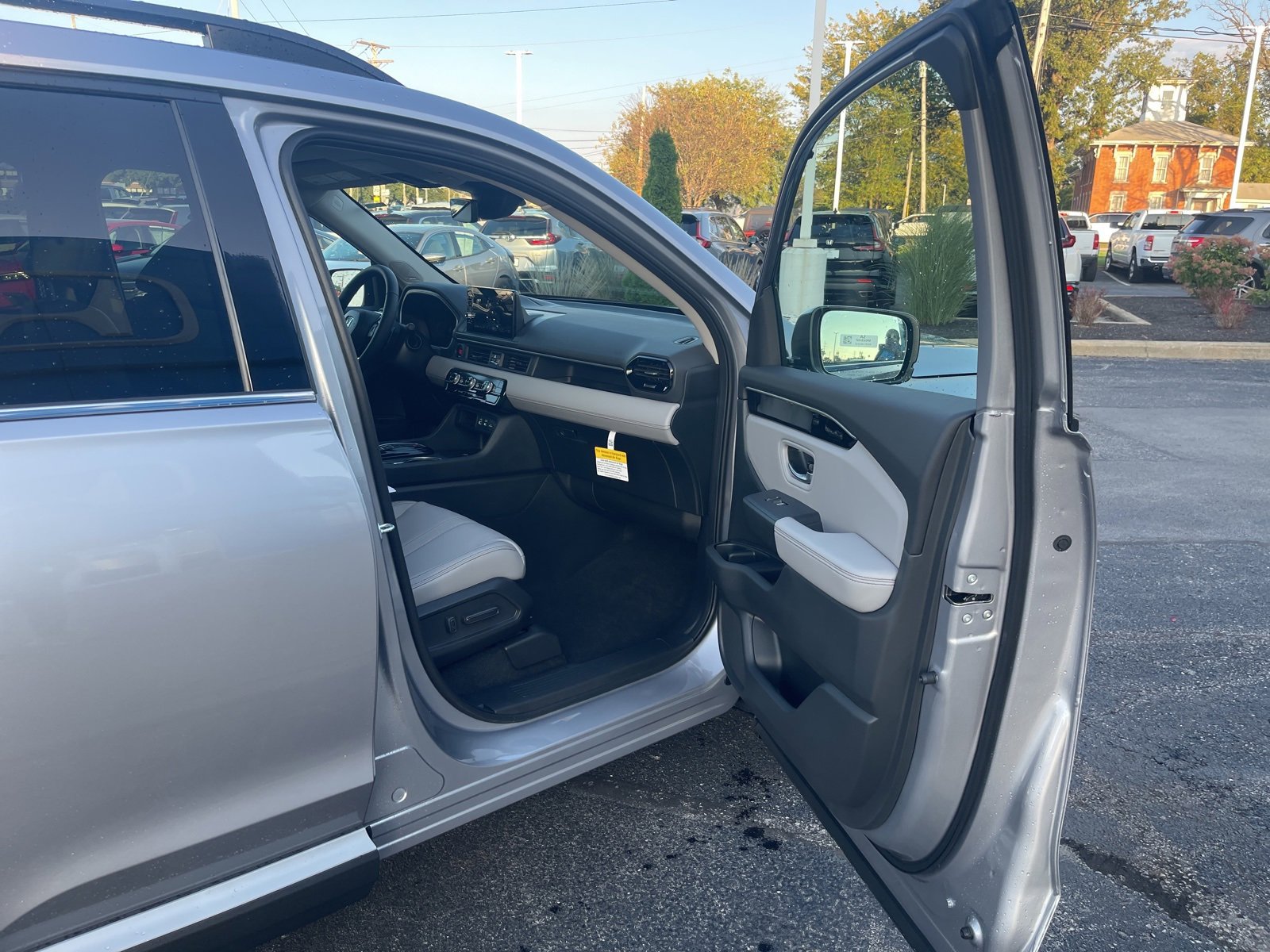 New 2025 Honda Pilot Touring image 12