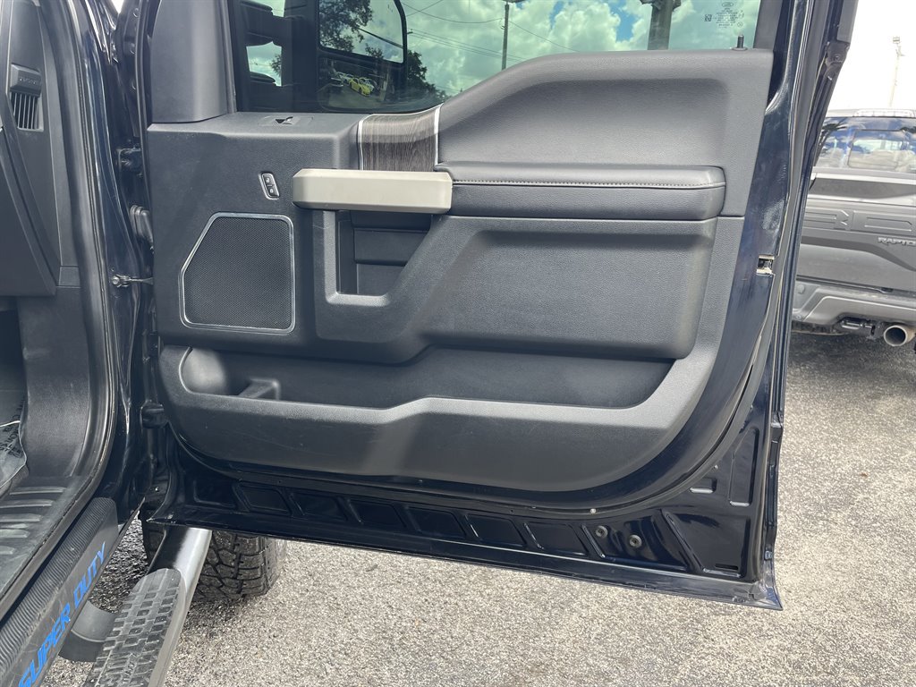 Used 2021 Ford F250 Lariat w/ Lariat Ultimate Package AWD/4WD image 36