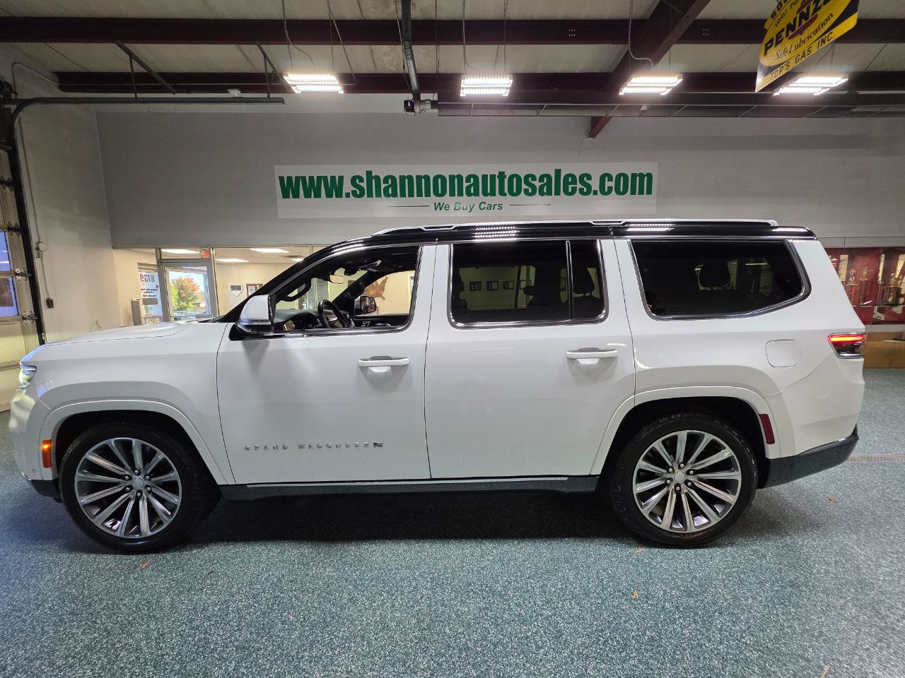 Used 2022 Jeep Grand Wagoneer Series I AWD/4WD image 11