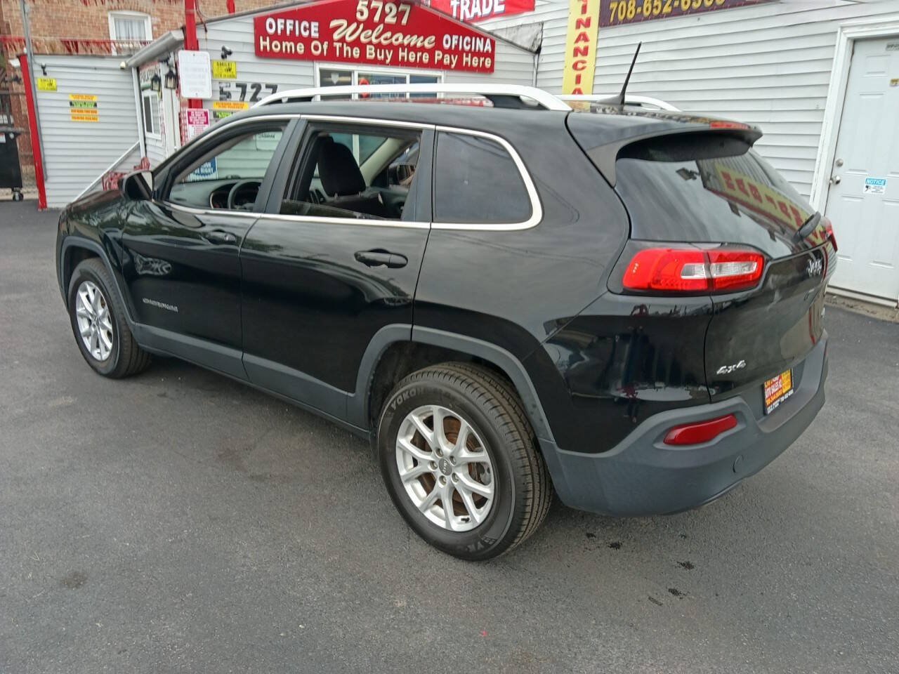 Used 2018 Jeep Cherokee Latitude w/ Cold Weather Group AWD/4WD image 7