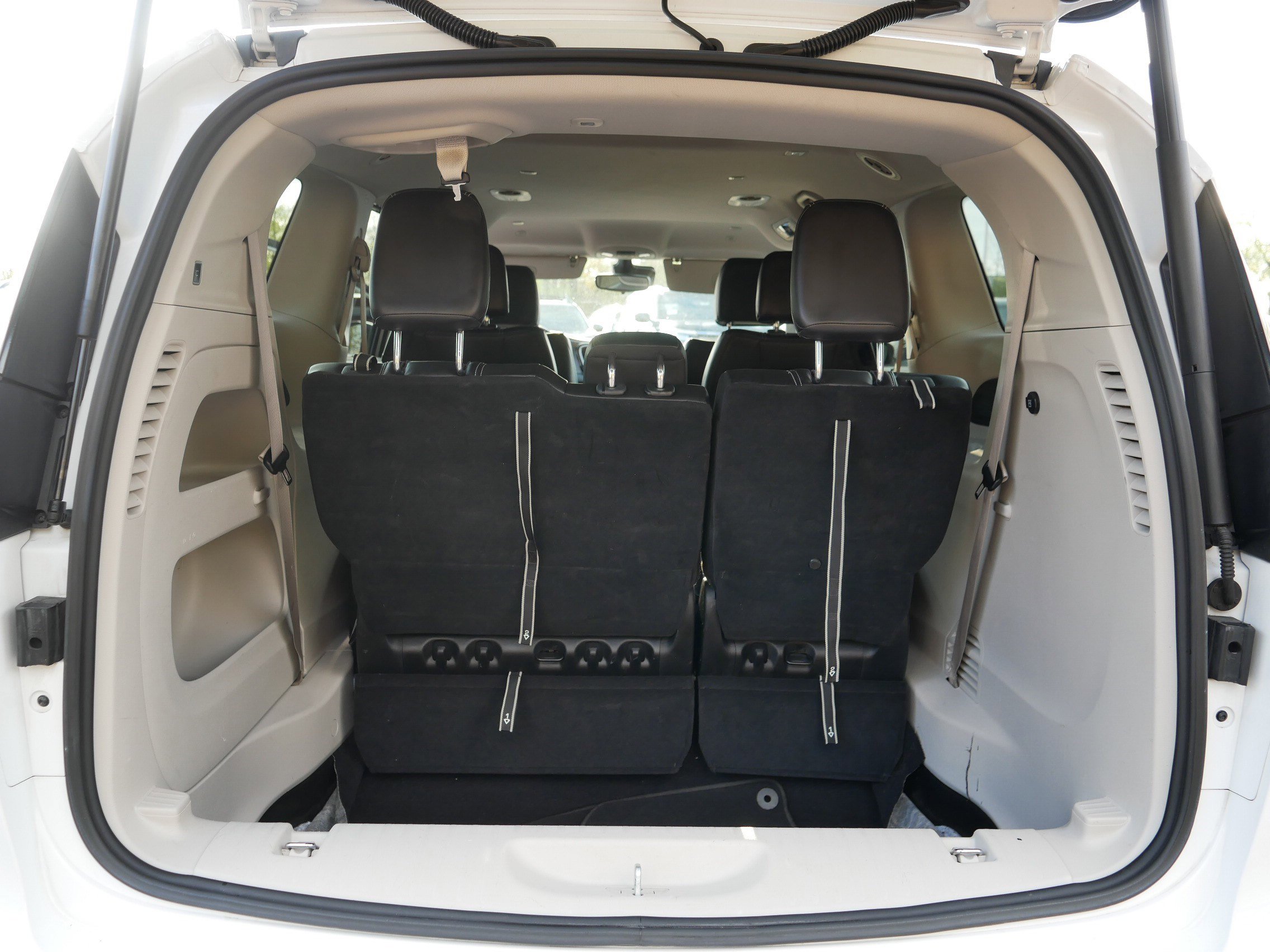 Used 2023 Chrysler Pacifica Touring-L FWD image 18