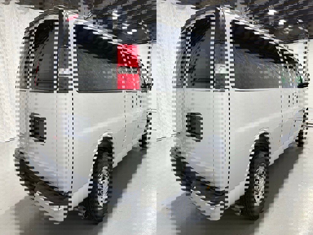 Used 2025 Chevrolet Express 3500 LT w/ LT Preferred Equipment Group image 7