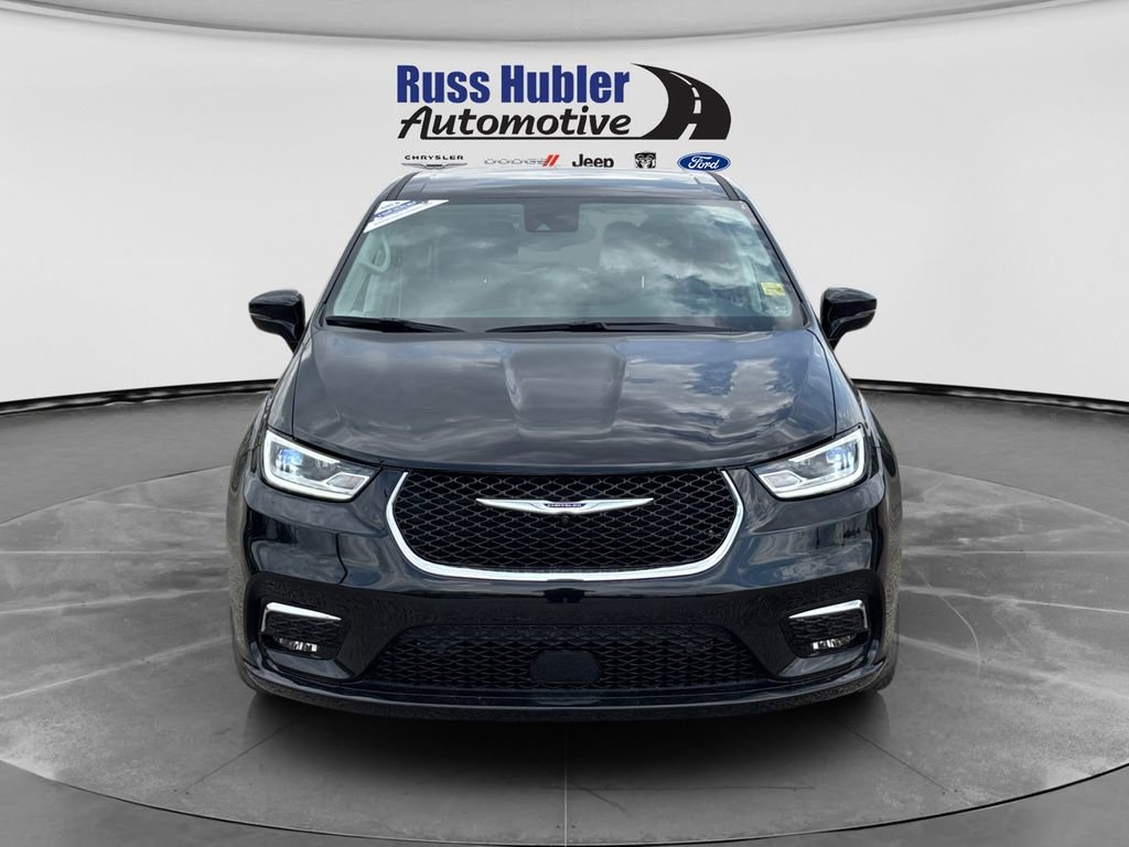 Used 2024 Chrysler Pacifica Touring-L FWD image 9