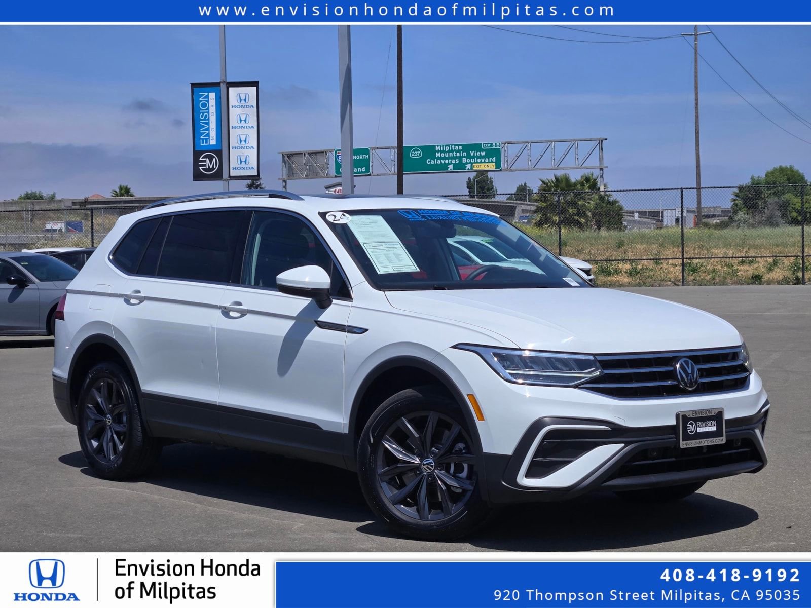 Used 2024 Volkswagen Tiguan SE w/ Panoramic Sunroof Package AWD/4WD image 1