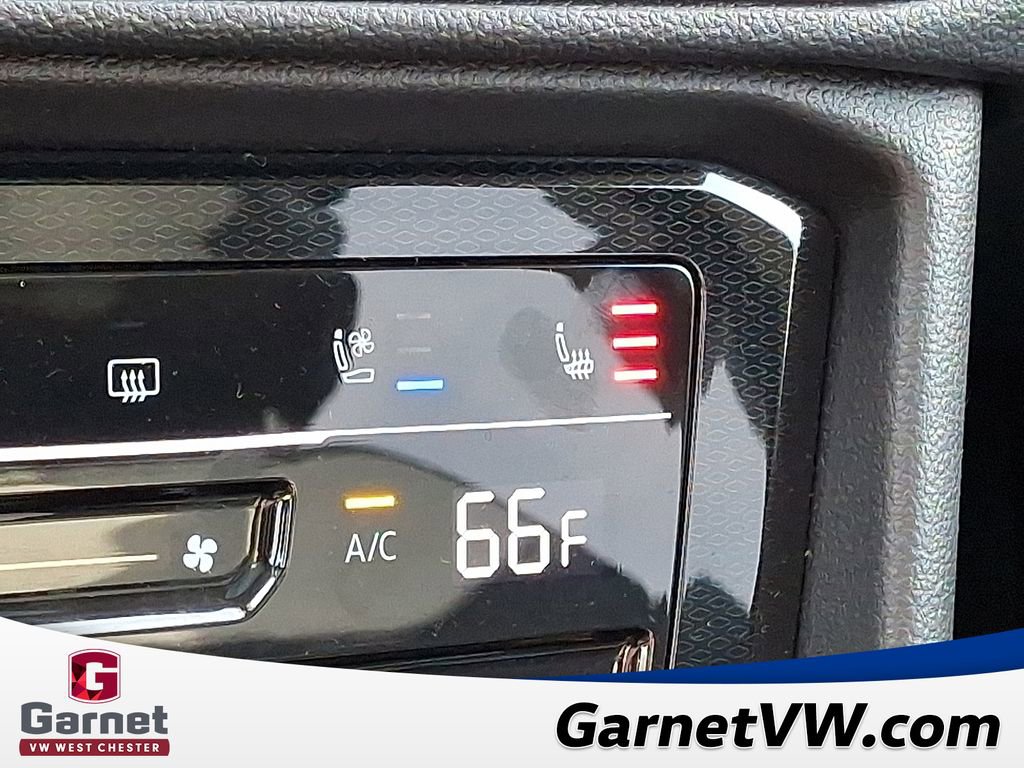 Used 2025 Volkswagen Taos SEL image 26