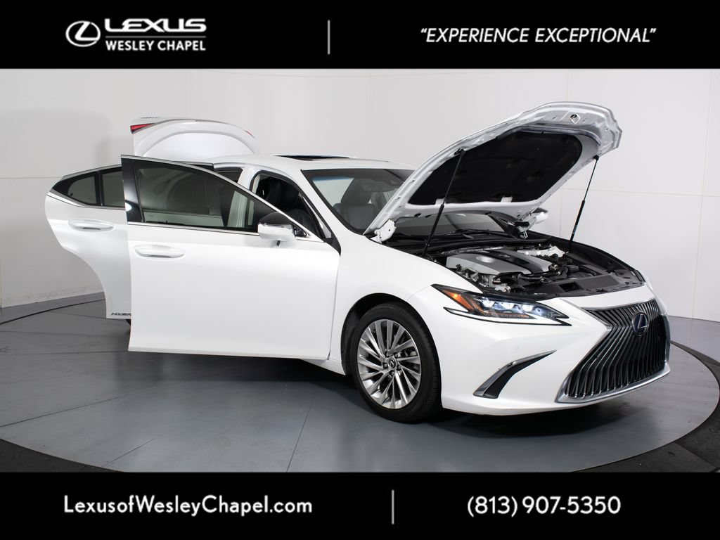 Used 2021 Lexus ES 300h Ultra Luxury w/ Accessory Package 2 FWD image 17