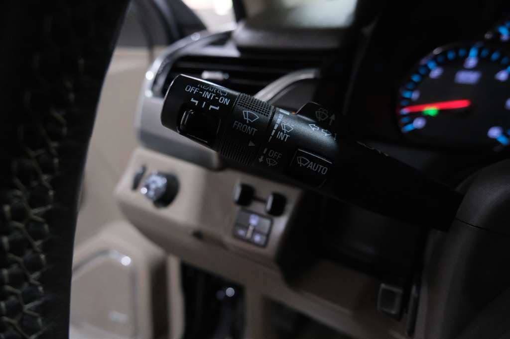 Used 2018 Chevrolet Suburban LT RWD image 42