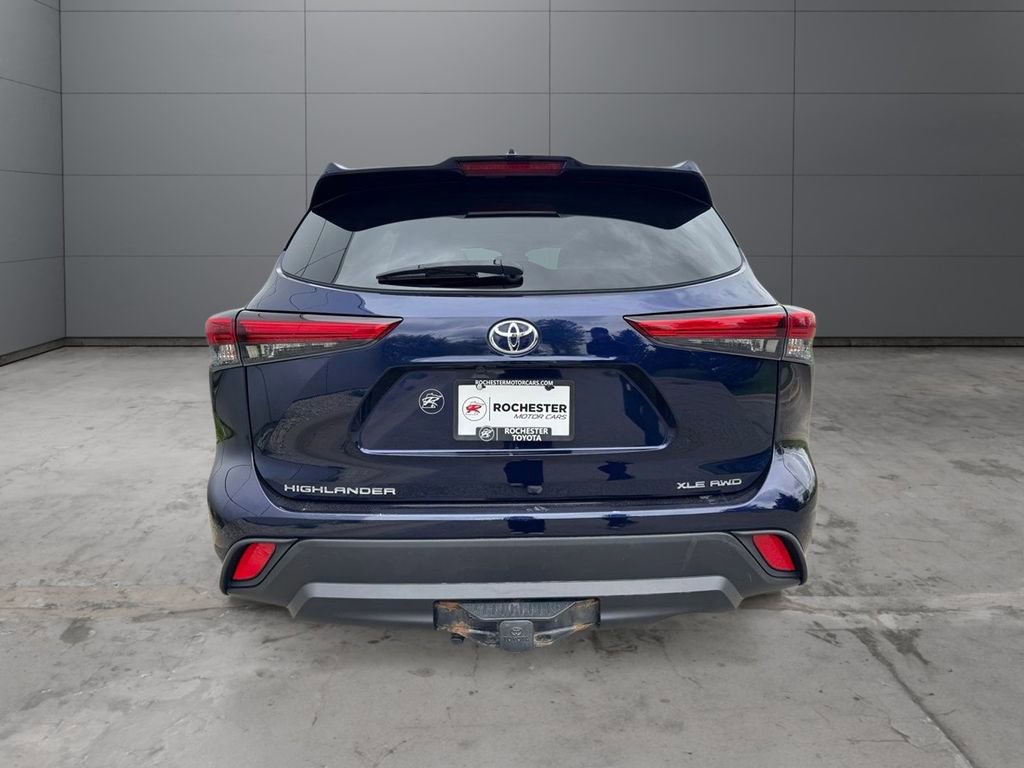 Used 2021 Toyota Highlander XLE AWD/4WD image 36