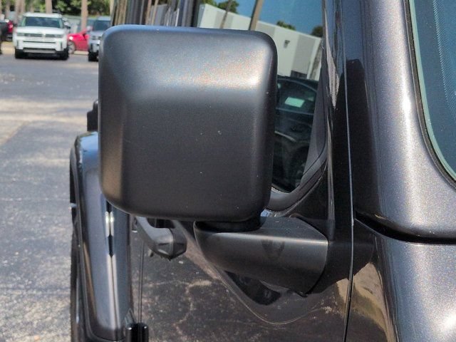 Used 2019 Jeep Wrangler Unlimited Sahara w/ Dual Top Group AWD/4WD image 12