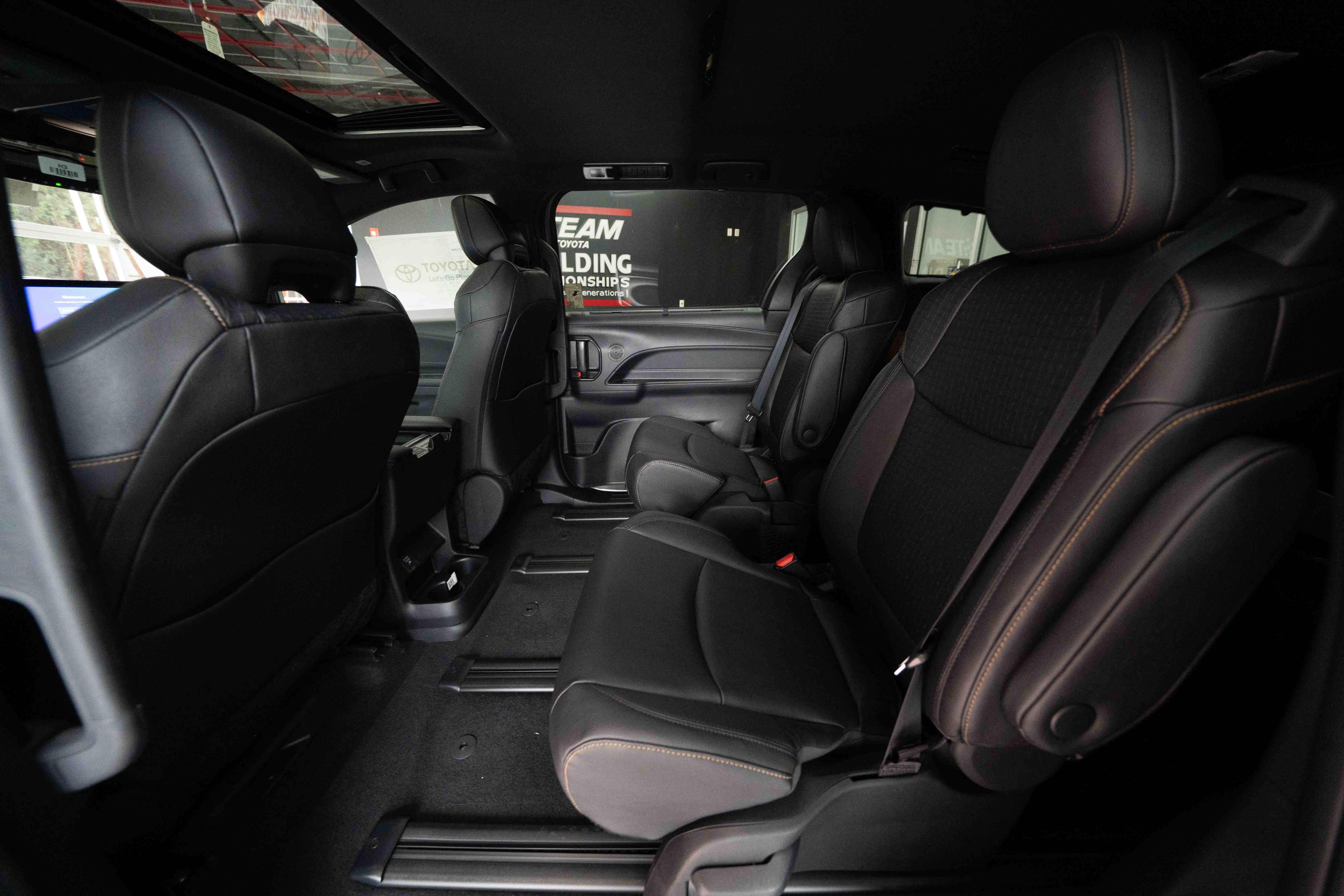 New 2026 Toyota Sienna XLE Woodland Edition AWD/4WD image 23
