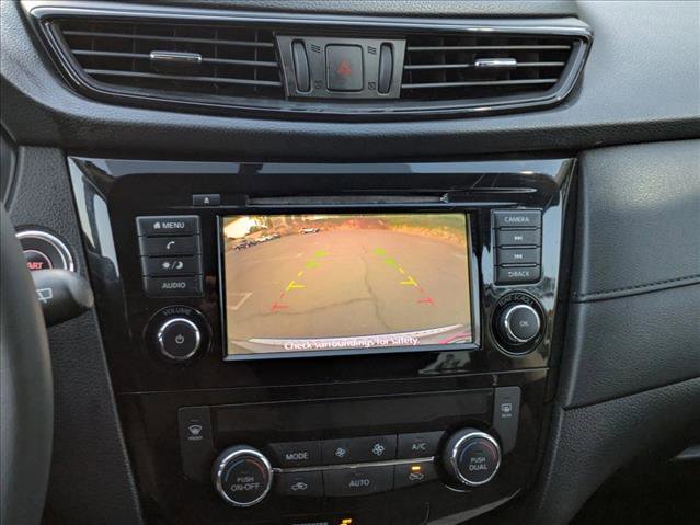 Used 2018 Nissan Rogue SV image 15