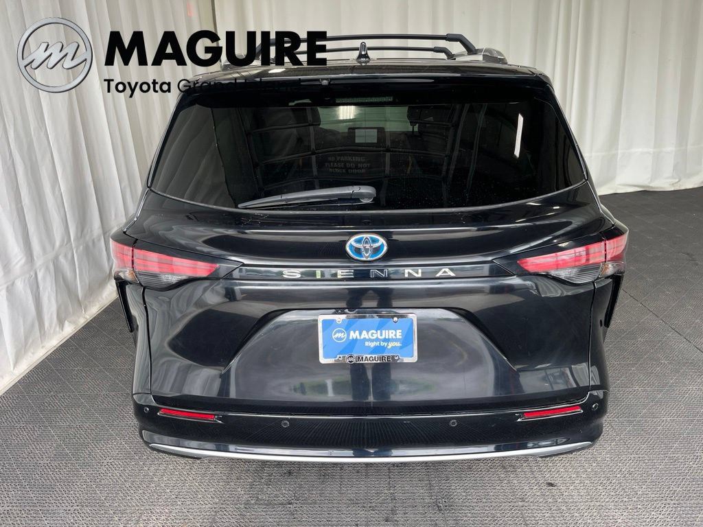 Used 2023 Toyota Sienna Platinum AWD/4WD image 32