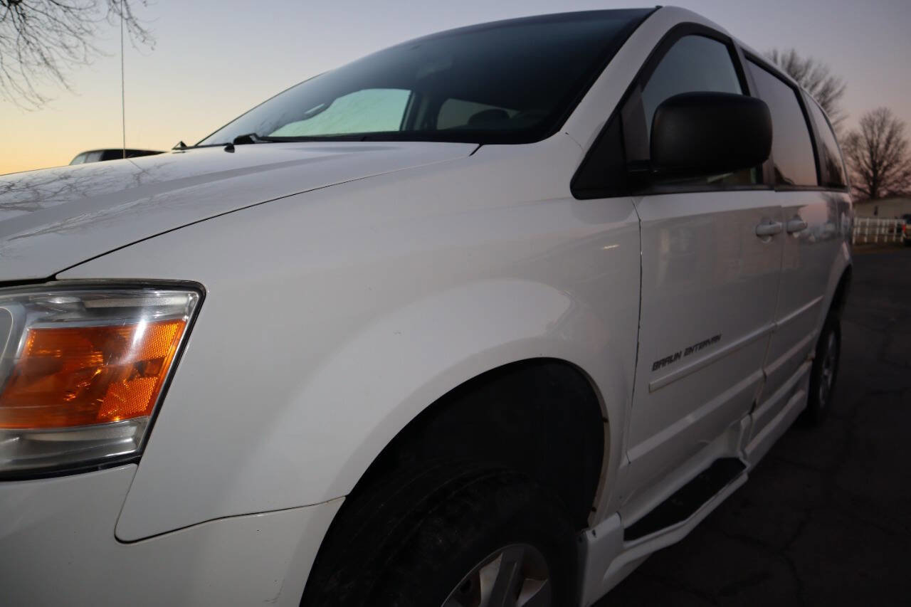 Used 2010 Dodge Grand Caravan SE w/ Climate Group image 16