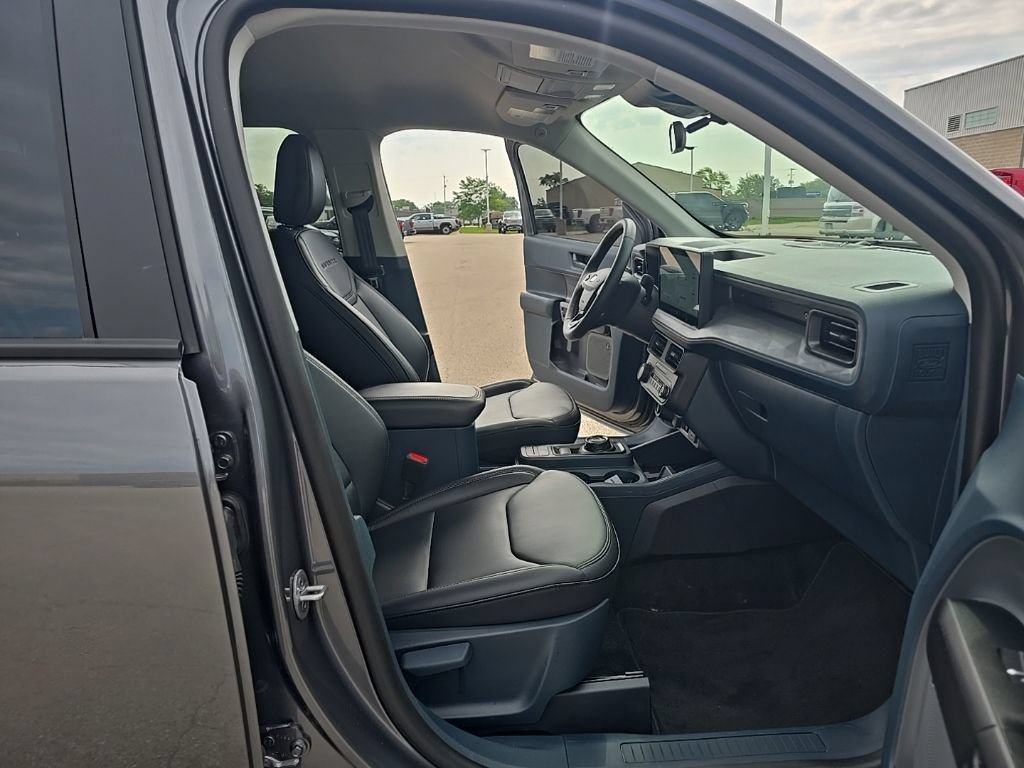 Used 2025 Ford Maverick Lariat w/ Black Appearance Package AWD/4WD image 17