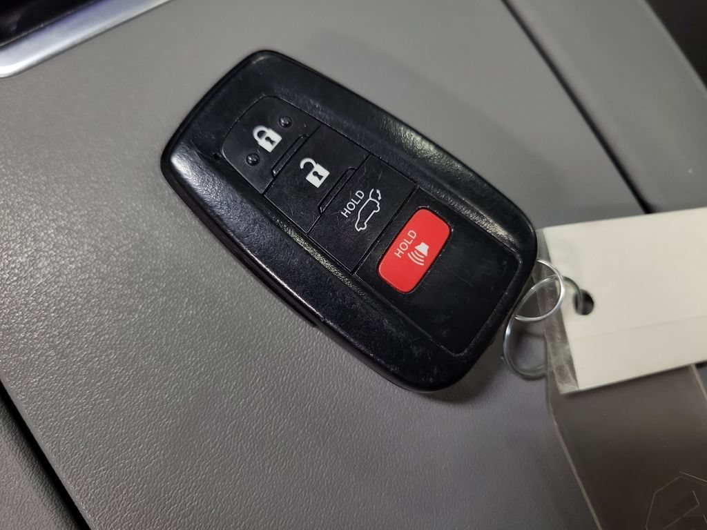 Used 2023 Toyota Highlander XLE AWD/4WD image 16