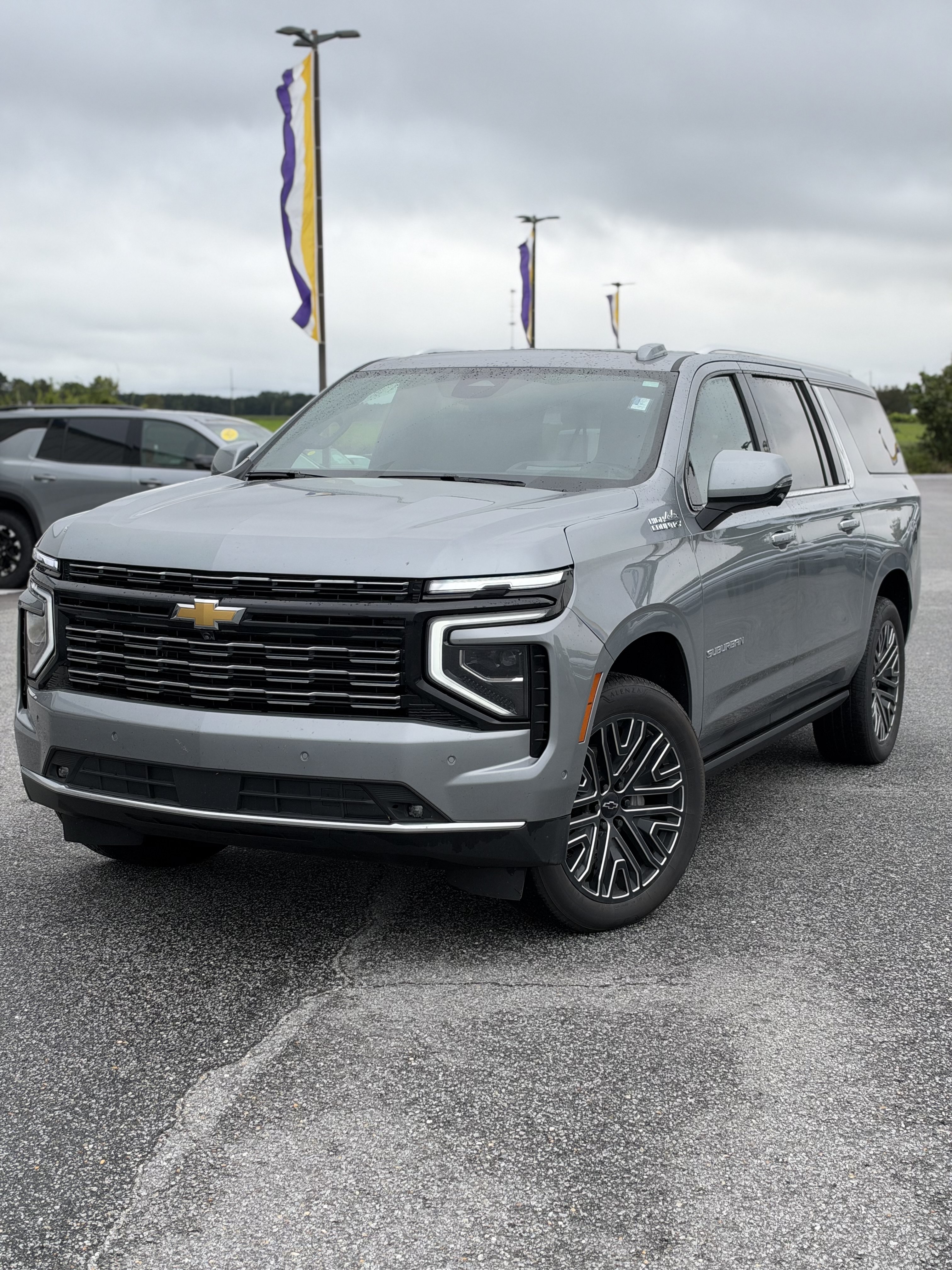 Used 2025 Chevrolet Suburban High Country AWD/4WD image 1