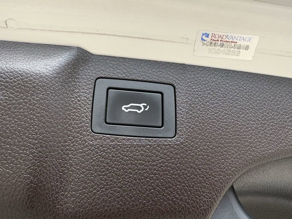 Used 2015 Hyundai Santa Fe Limited w/ Option Group 04 FWD image 29