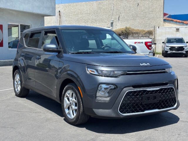 Used 2022 Kia Soul LX w/ Technology Package FWD image 1