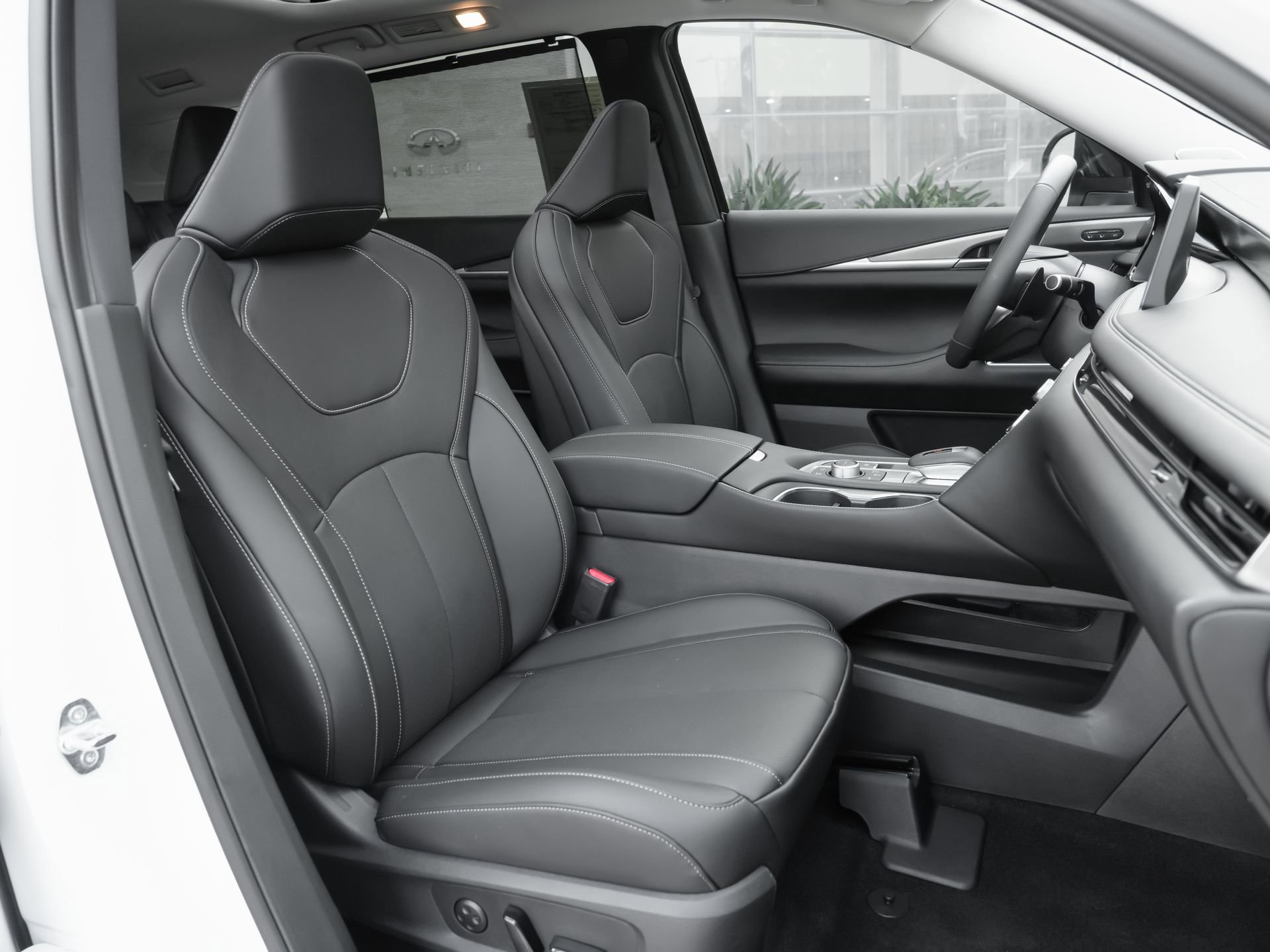 Certified 2026 INFINITI QX60 Luxe w/ Cargo Package FWD image 39