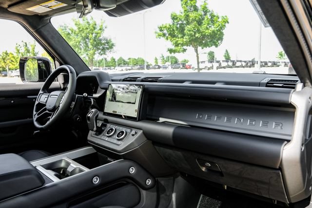 Used 2025 Land Rover Defender 130 V8 AWD/4WD image 16