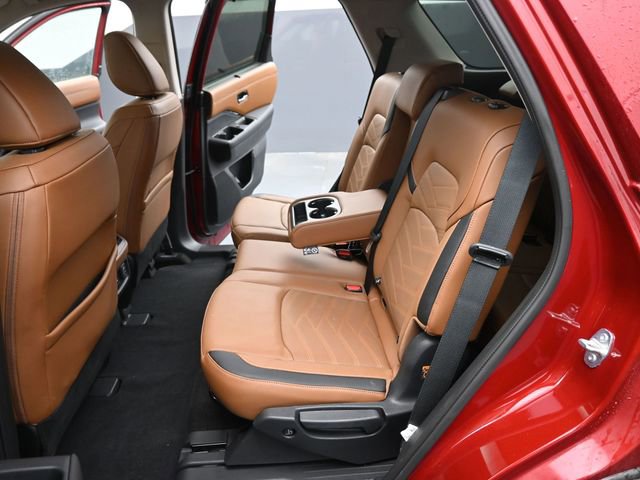 Used 2024 Nissan Pathfinder Platinum w/ Cargo Package image 15