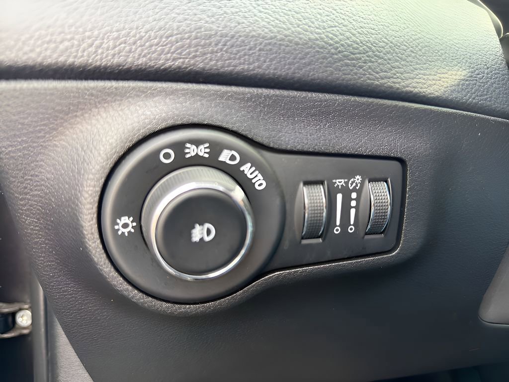 Used 2019 Jeep Compass Limited image 21