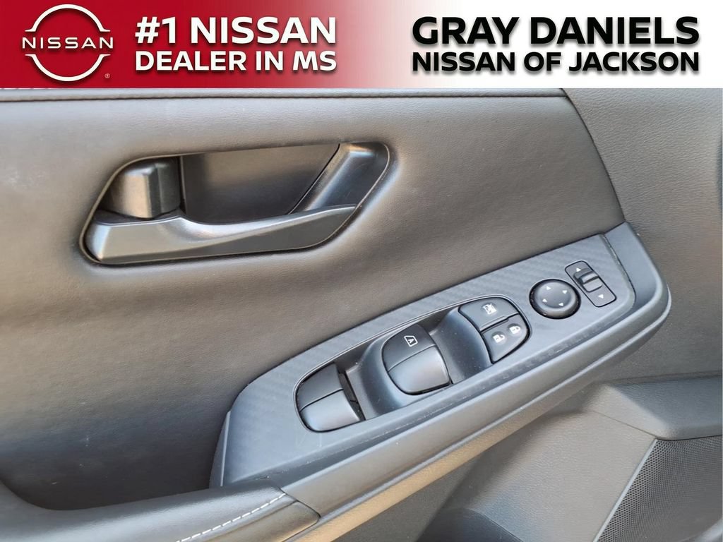 Certified 2025 Nissan Sentra S FWD image 11