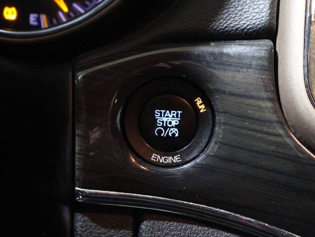 Used 2015 Jeep Grand Cherokee Overland w/ Advanced Technology Group image 29