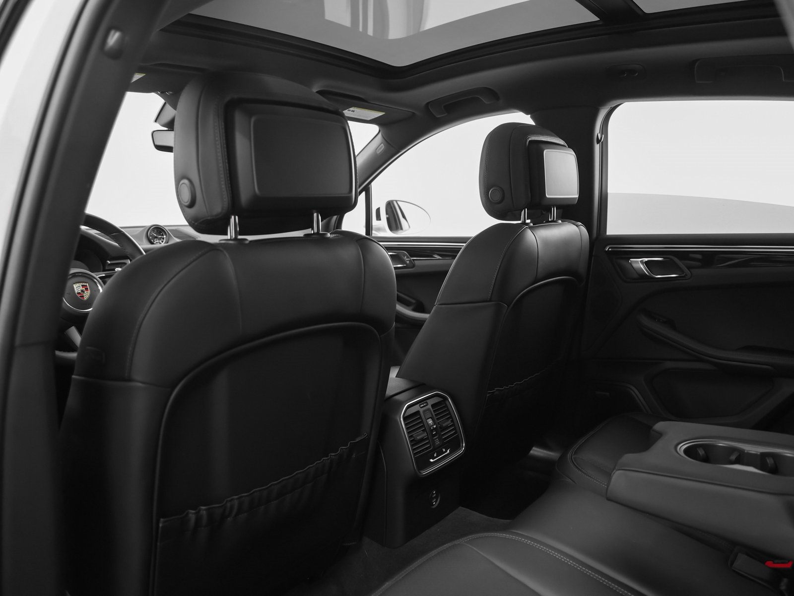 Used 2024 Porsche Macan image 39