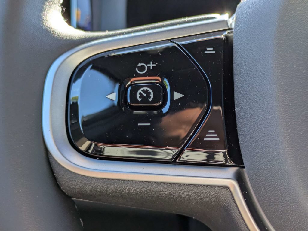 New 2026 Volvo XC60 B5 Plus w/ Protection Package Premier AWD/4WD image 28