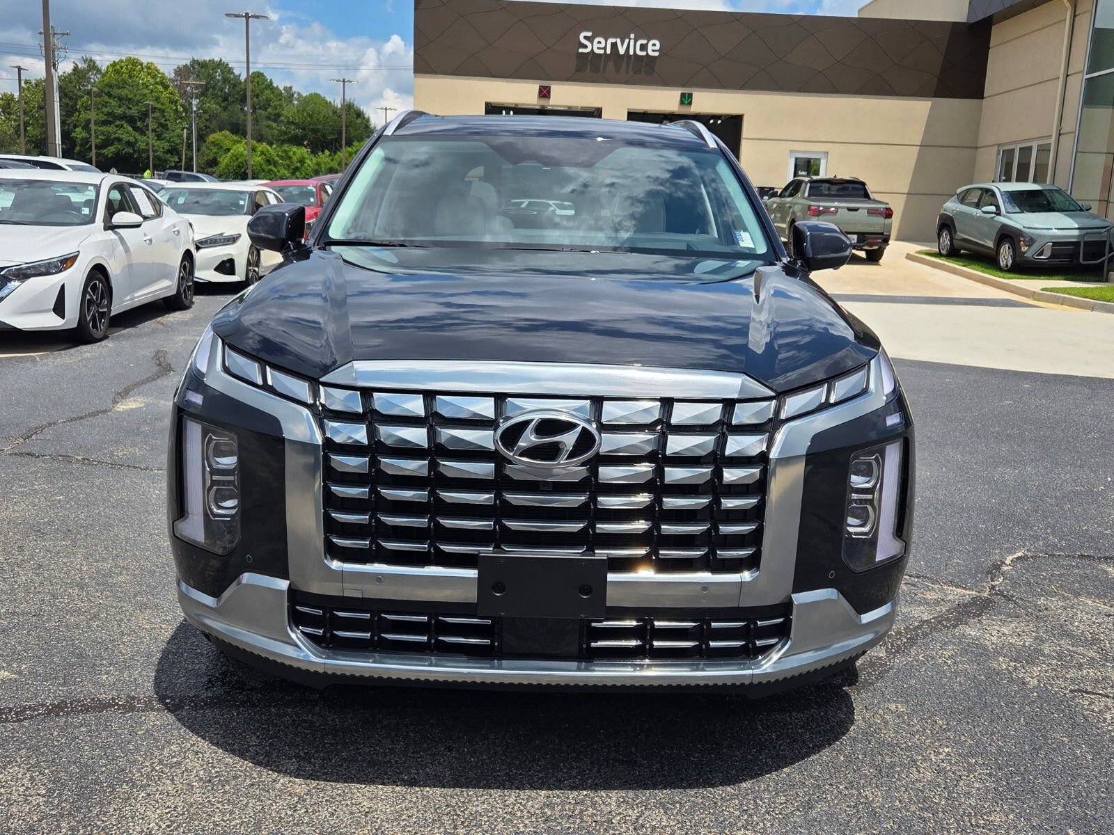 Used 2024 Hyundai Palisade Calligraphy AWD/4WD image 2