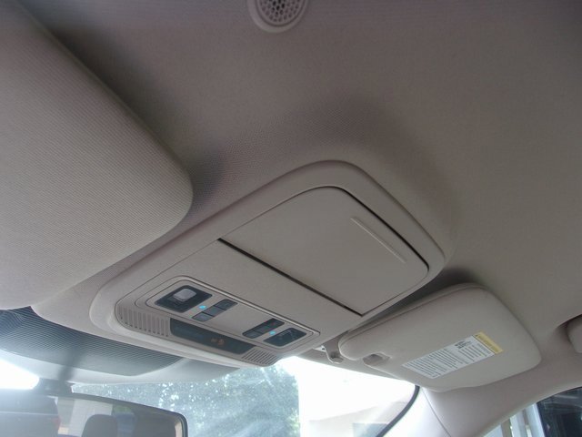 Used 2022 Ford Explorer XLT w/ Equipment Group 202A image 16