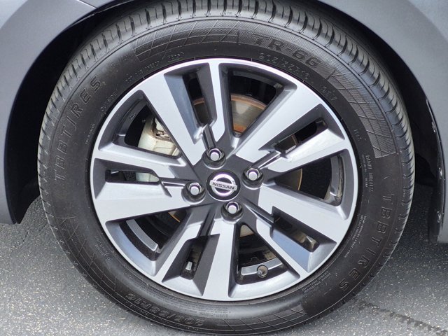 Used 2021 Nissan Versa SV FWD image 13