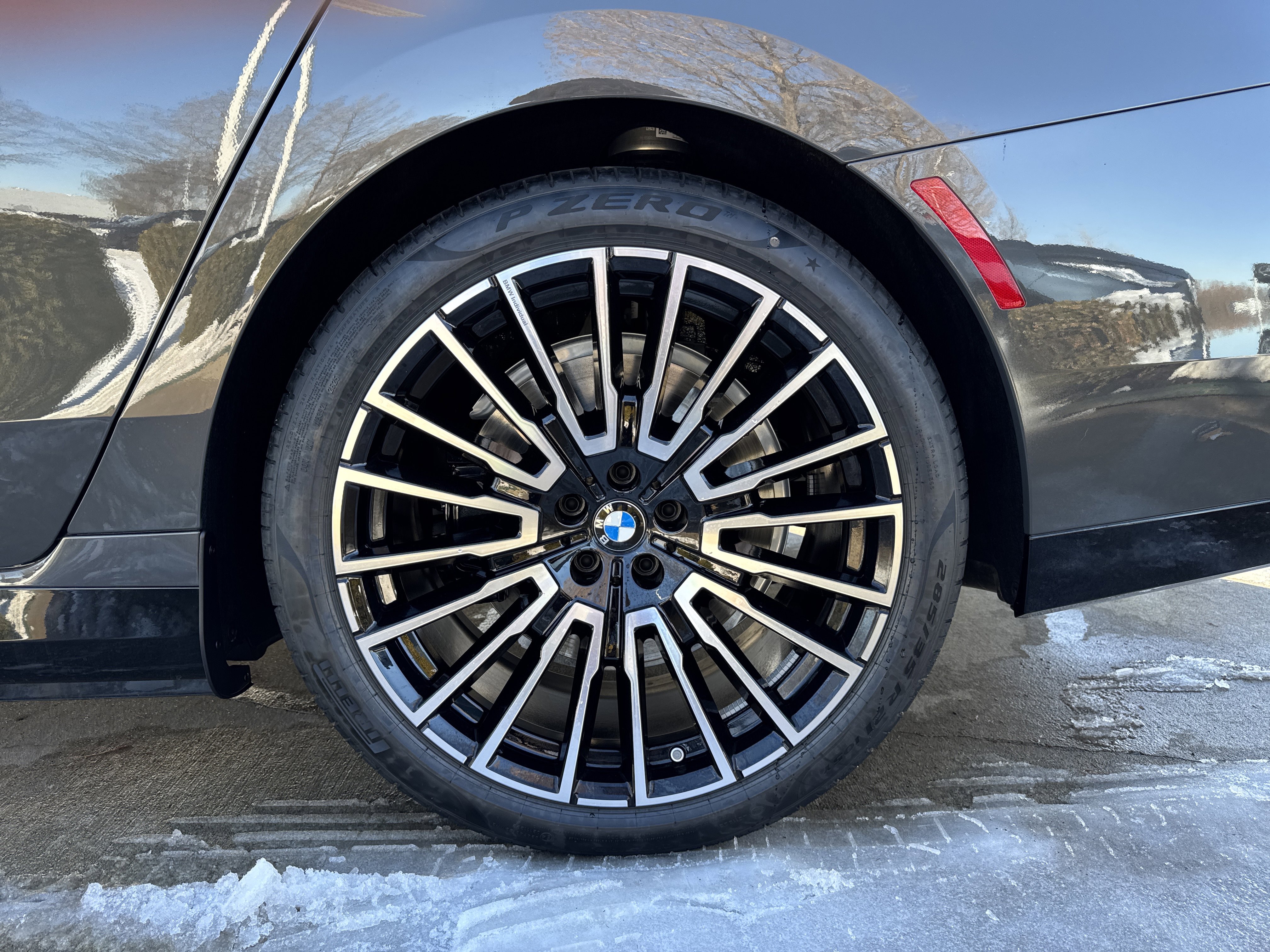 New 2026 BMW 750e xDrive w/ Luxury Rear Seating Package AWD/4WD image 27