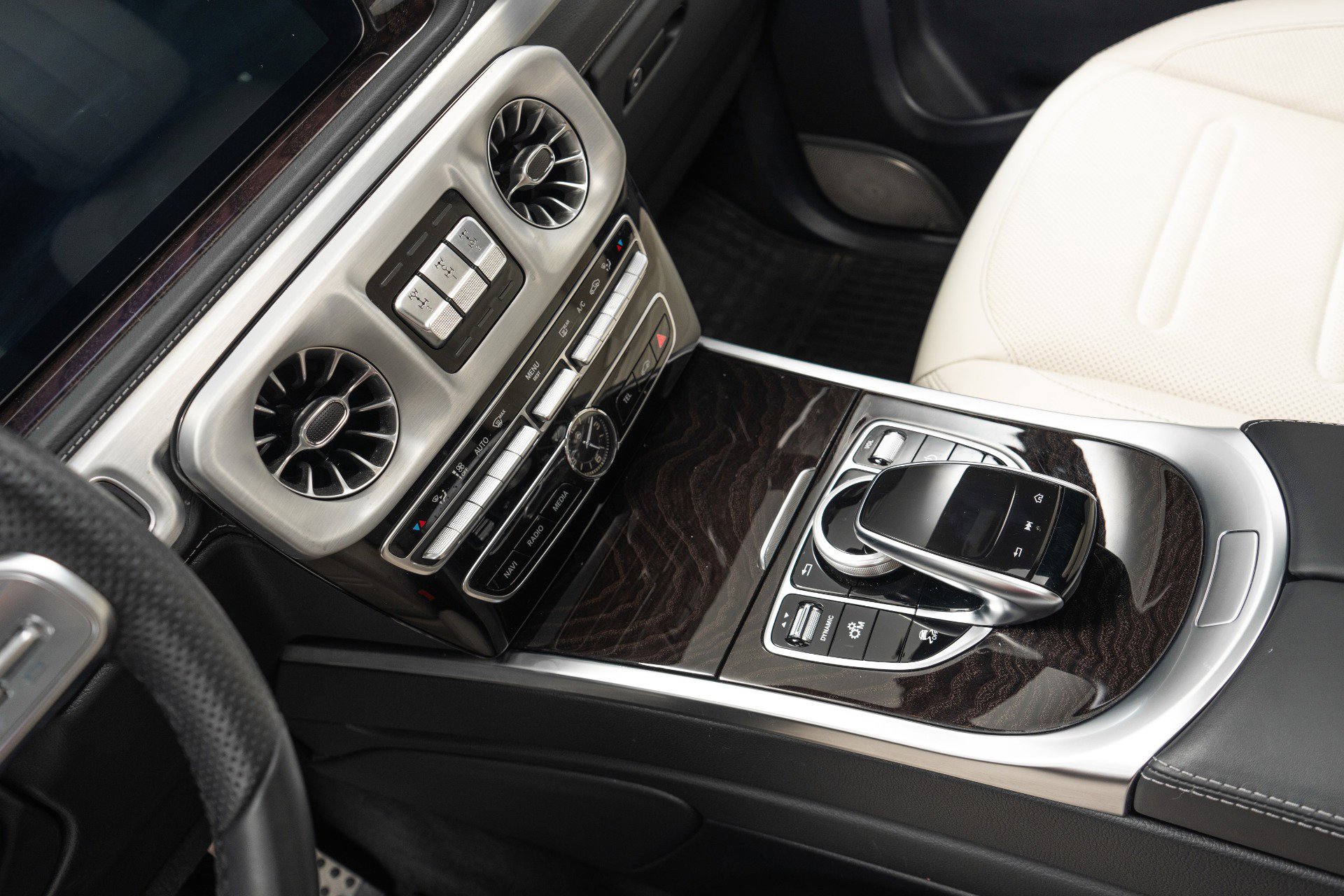 Used 2024 Mercedes-Benz G 550 image 29