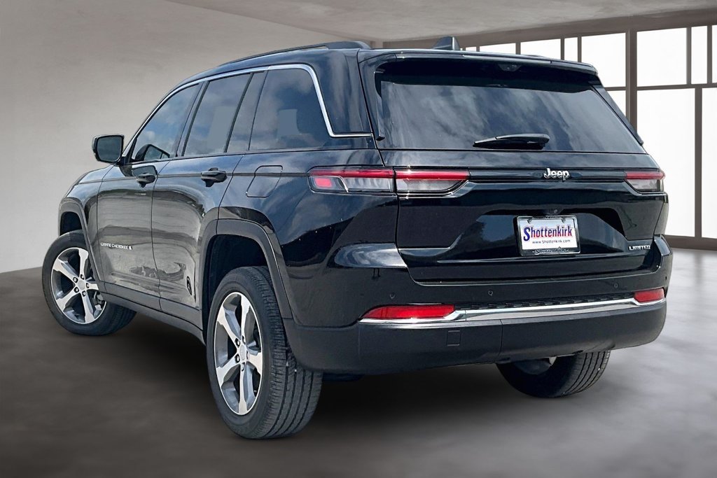 Used 2023 Jeep Grand Cherokee Limited w/ Luxury Tech Group II RWD image 4