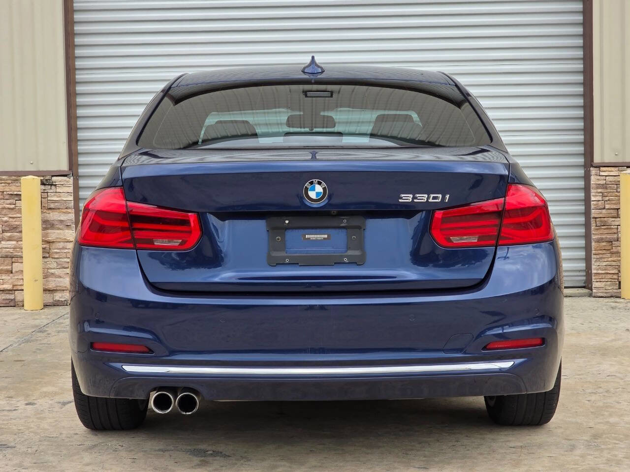 Used 2017 BMW 330i Sedan RWD image 4