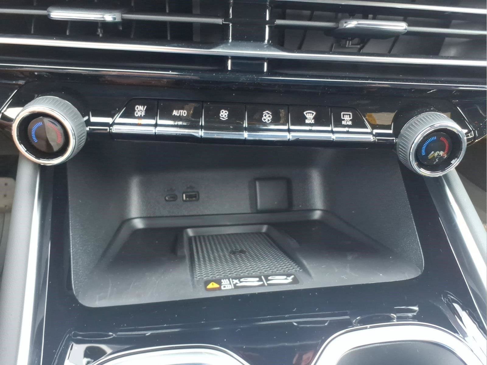 New 2027 Chevrolet Traverse RS w/ LPO, Floor Liner Package FWD image 23