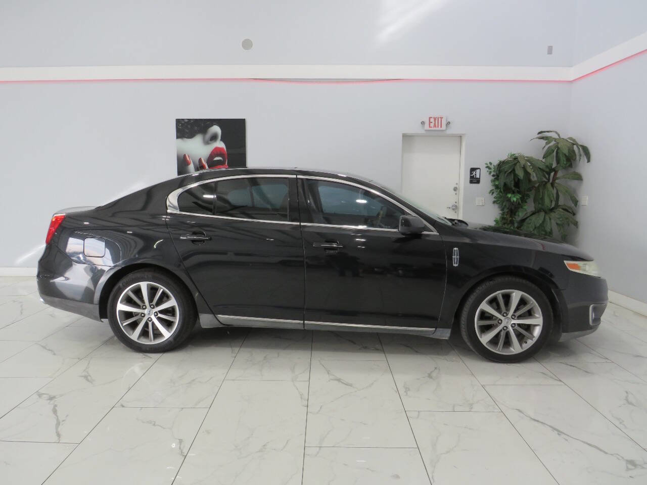 Used 2010 Lincoln MKS image 3