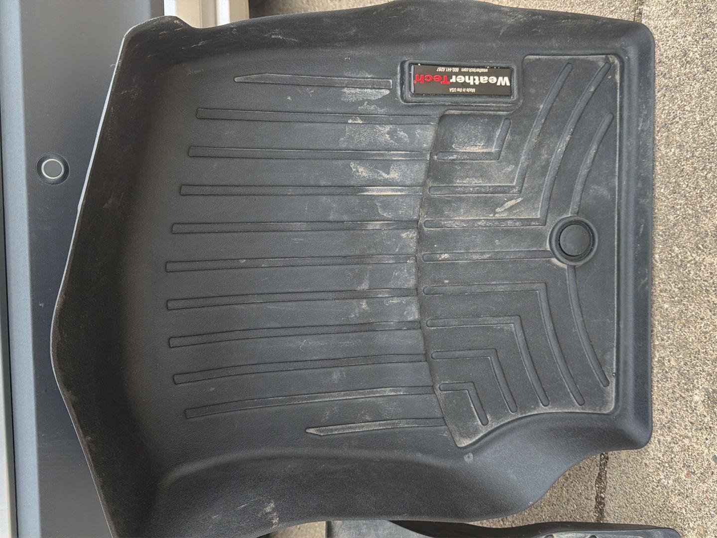 Used 2020 Ford Explorer XLT w/ Equipment Group 202A image 33