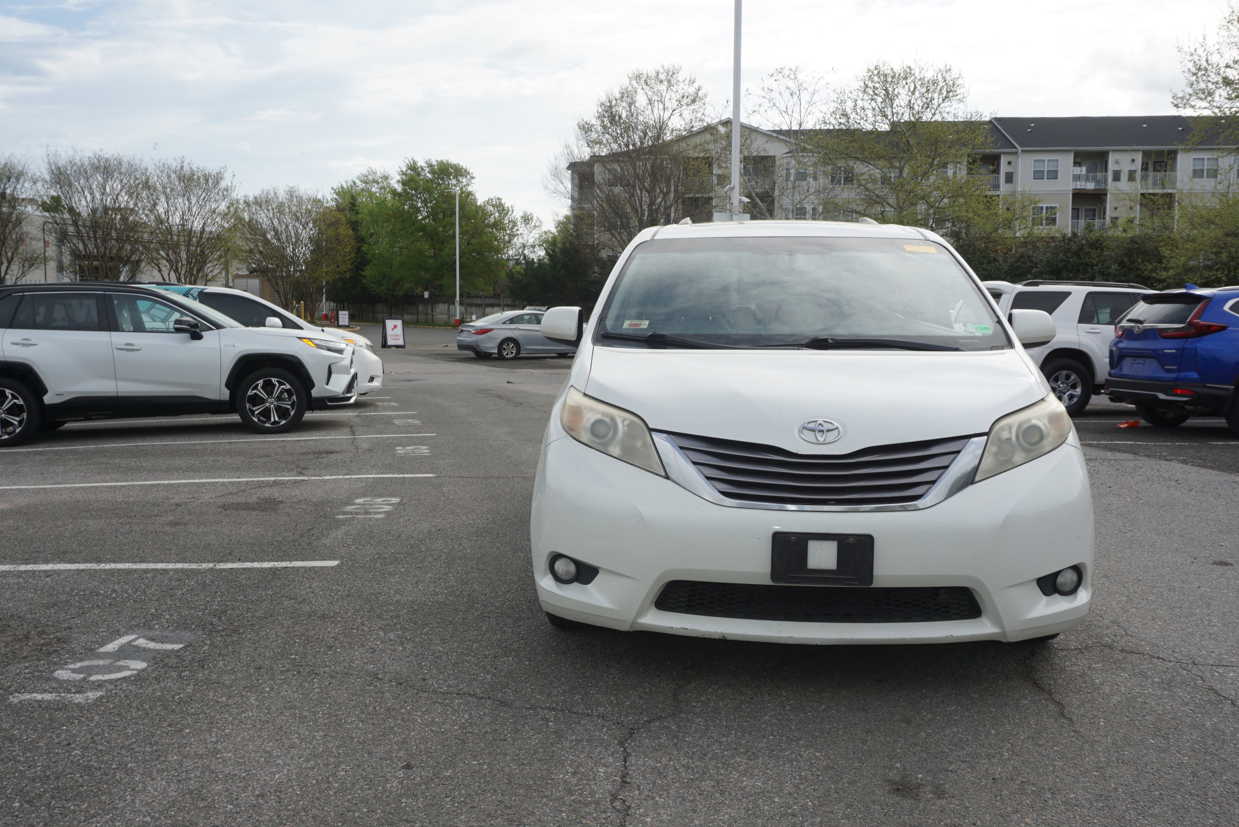 Used 2015 Toyota Sienna XLE image 2