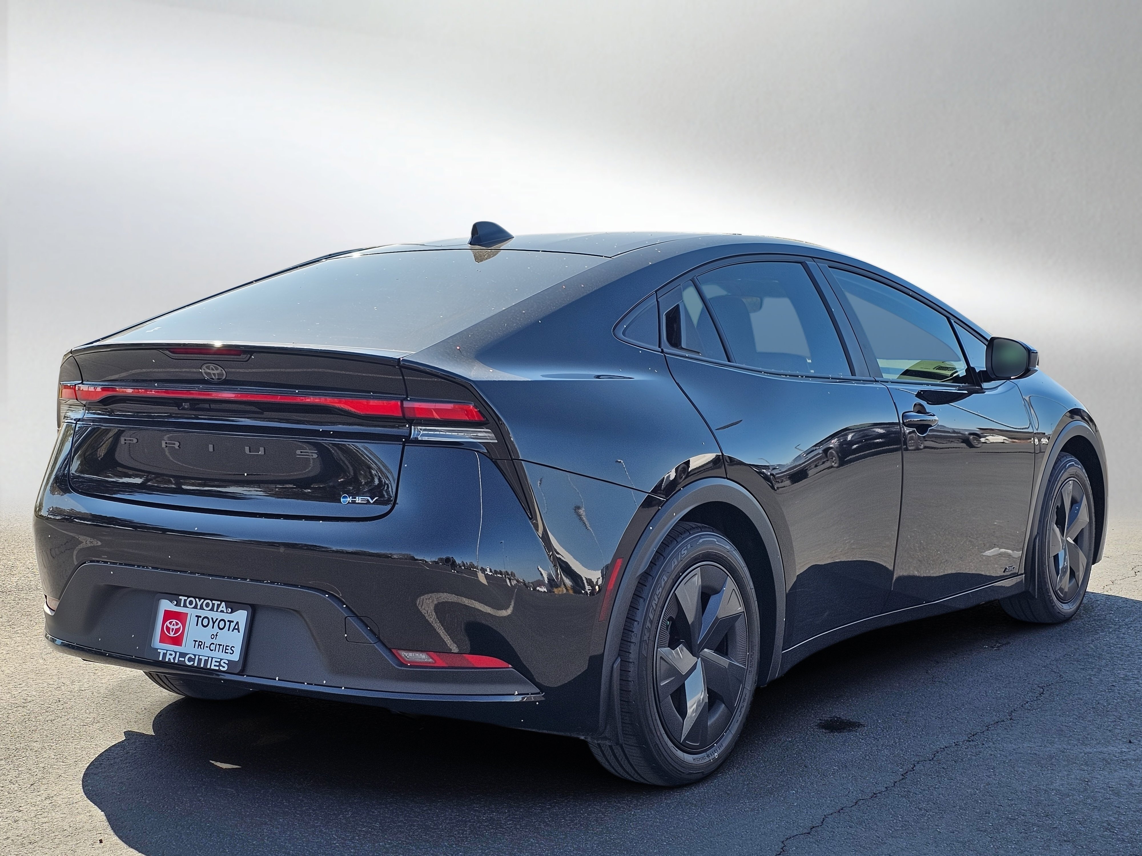 Used 2024 Toyota Prius LE image 5