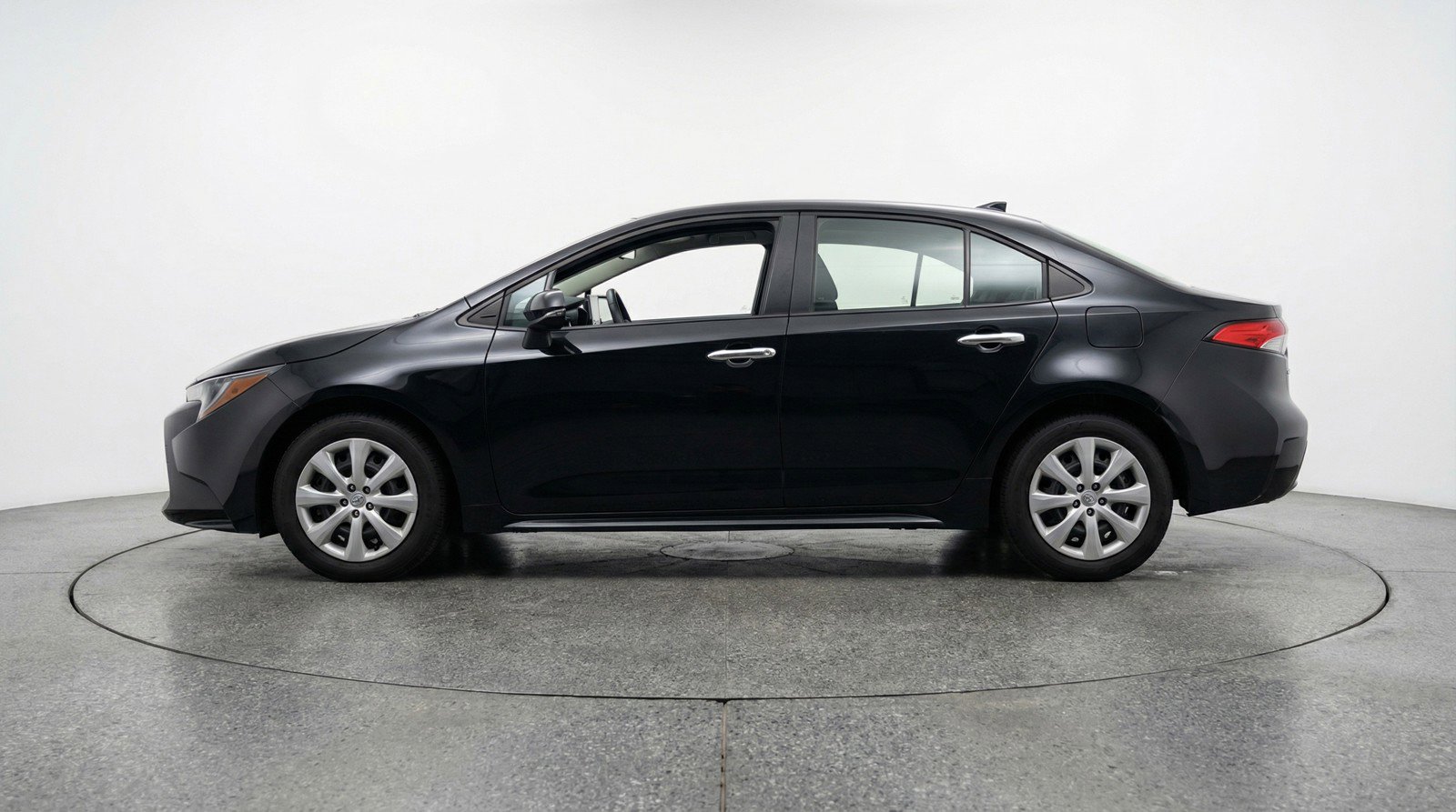 Used 2025 Toyota Corolla LE image 5