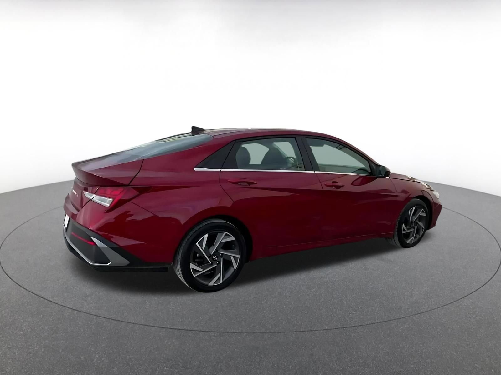 Used 2025 Hyundai Elantra SEL image 15