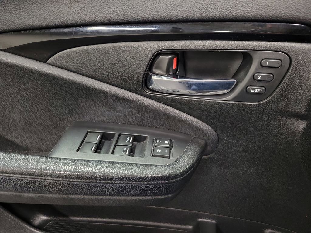 Used 2017 Honda Pilot Touring image 22