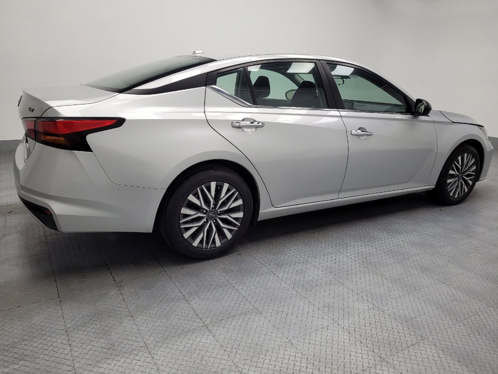 Used 2024 Nissan Altima 2.5 SV image 10